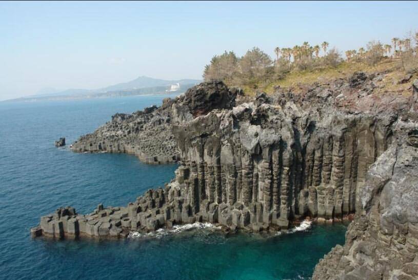 Jungmun Daepo Coast Jusangjeolli Cliff